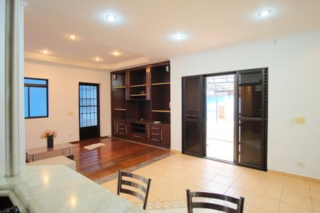 Casa à venda com 300m², 4 quartos e 4 vagasSala