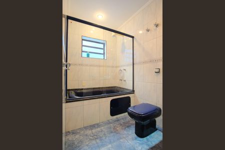 Casa à venda com 300m², 4 quartos e 4 vagasBanheiro da Suíte 2