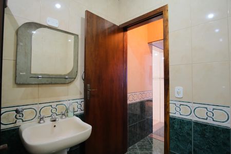 Casa à venda com 300m², 4 quartos e 4 vagasBanheiro Social