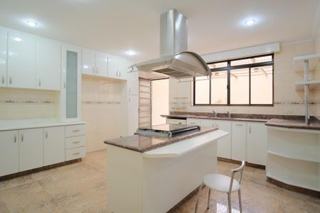 Casa à venda com 300m², 4 quartos e 4 vagasCozinha