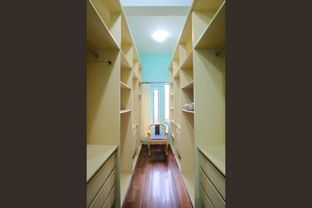 Casa à venda com 300m², 4 quartos e 4 vagasCloset da Suíte 3