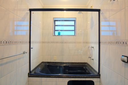 Casa à venda com 300m², 4 quartos e 4 vagasBanheiro da Suíte 2