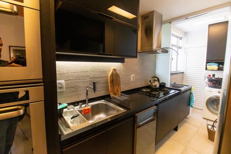 Apartamento à venda com 70m², 2 quartos e 1 vaga Apartamento à venda com 70m², 2 quartos e 1 vagaCozinha e Área de Serviço