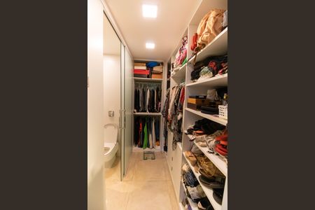 Apartamento à venda com 70m², 2 quartos e 1 vaga Apartamento à venda com 70m², 2 quartos e 1 vagaCloset da suíte