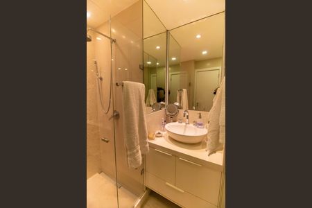 Apartamento à venda com 70m², 2 quartos e 1 vaga Apartamento à venda com 70m², 2 quartos e 1 vagaBanheiro Social