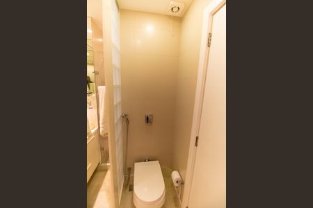 Apartamento à venda com 70m², 2 quartos e 1 vaga Apartamento à venda com 70m², 2 quartos e 1 vagaBanheiro Social