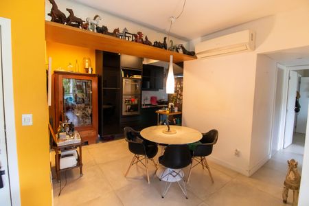 Apartamento à venda com 70m², 2 quartos e 1 vaga Apartamento à venda com 70m², 2 quartos e 1 vagaSala