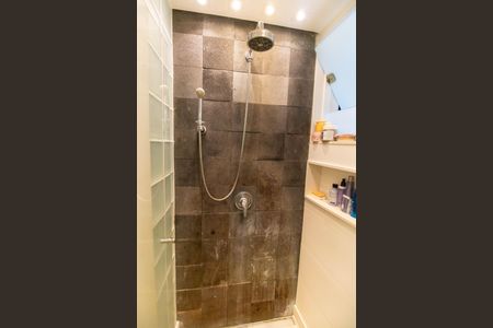 Apartamento à venda com 70m², 2 quartos e 1 vaga Apartamento à venda com 70m², 2 quartos e 1 vagaBanheiro da Suíte