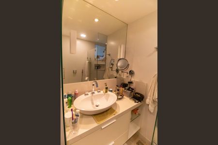 Apartamento à venda com 70m², 2 quartos e 1 vaga Apartamento à venda com 70m², 2 quartos e 1 vagaBanheiro da Suíte