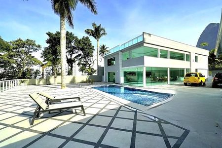 Casa à venda com 500m², 4 quartos e 5 vagas