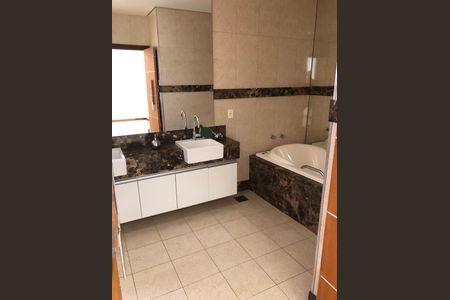 Casa à venda com 620m², 5 quartos e 6 vagas