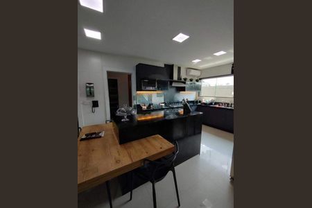 Casa à venda com 675m², 5 quartos e 3 vagas