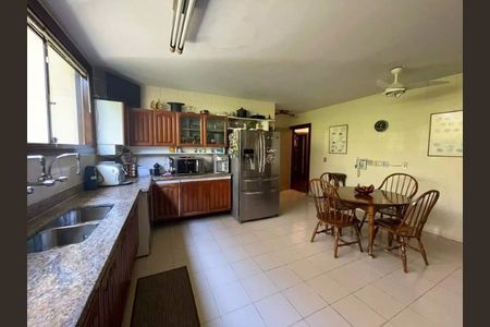 Casa à venda com 838m², 4 quartos e 8 vagas