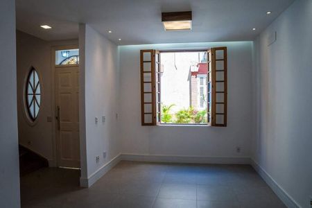 Casa à venda com 110m², 3 quartos e 1 vaga