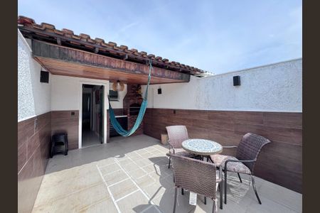 Casa à venda com 127m², 3 quartos e 1 vaga Casa à venda com 127m², 3 quartos e 1 vagaTerraço
