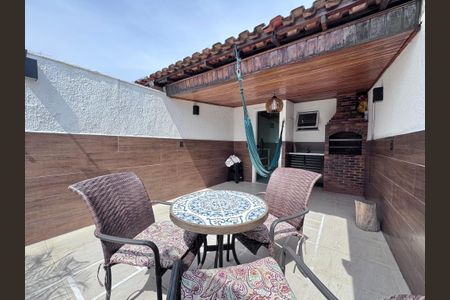 Casa à venda com 127m², 3 quartos e 1 vaga Casa à venda com 127m², 3 quartos e 1 vagaTerraço