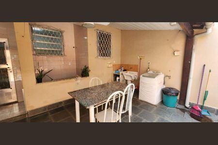 Casa à venda com 100m², 3 quartos e 2 vagas