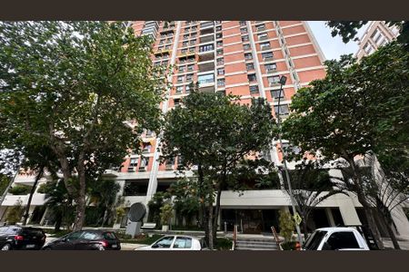 Apartamento à venda com 90m², 2 quartos e 1 vaga Apartamento à venda com 90m², 2 quartos e 1 vagaFachada