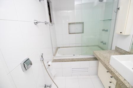 Apartamento à venda com 90m², 2 quartos e 1 vaga Apartamento à venda com 90m², 2 quartos e 1 vagaBanheiro da Suíte