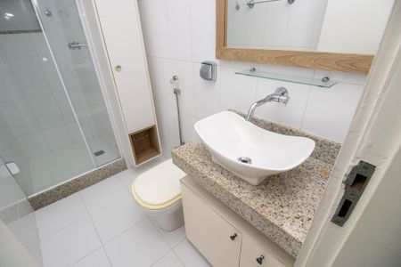 Apartamento à venda com 90m², 2 quartos e 1 vaga Apartamento à venda com 90m², 2 quartos e 1 vagaBanheiro Social