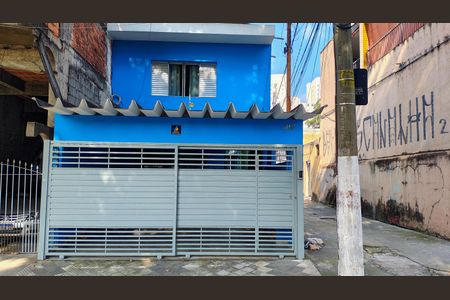 Casa de condomínio à venda com 184m², 3 quartos e 3 vagas Casa de condomínio à venda com 184m², 3 quartos e 3 vagasFachada