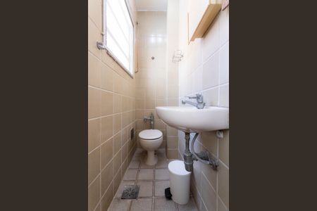 Apartamento à venda com 130m², 3 quartos e sem vaga Apartamento à venda com 130m², 3 quartos e sem vagaBanheiro de Serviço