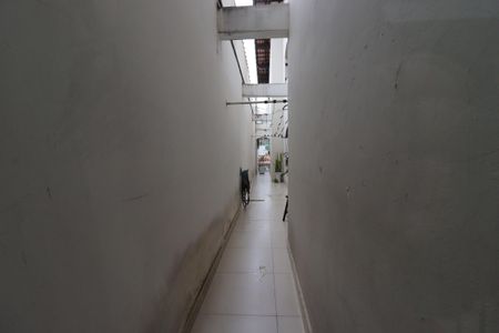 Casa à venda com 239m², 3 quartos e 5 vagasCorredor externo