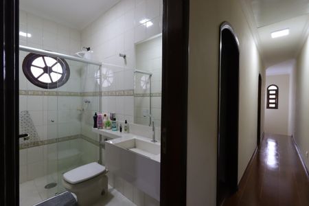 Casa à venda com 239m², 3 quartos e 5 vagasCorredor piso superior