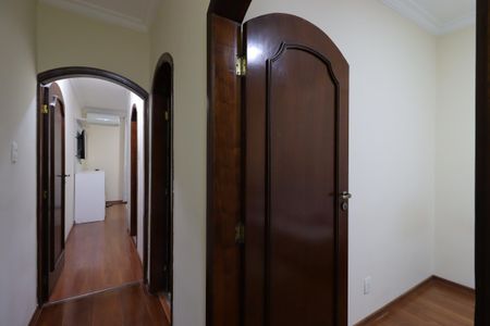 Casa à venda com 239m², 3 quartos e 5 vagasCorredor piso superior