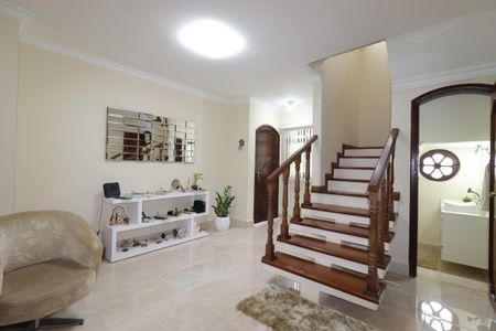 Casa à venda com 239m², 3 quartos e 5 vagasSala