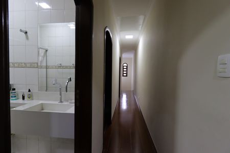 Casa à venda com 239m², 3 quartos e 5 vagasCorredor piso superior