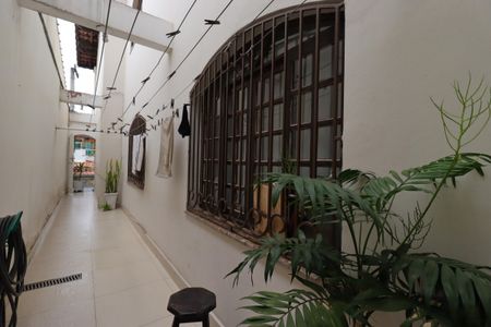 Casa à venda com 239m², 3 quartos e 5 vagasCorredor externo