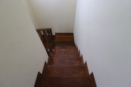 Casa à venda com 239m², 3 quartos e 5 vagasEscada