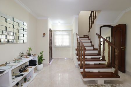 Casa à venda com 239m², 3 quartos e 5 vagasSala