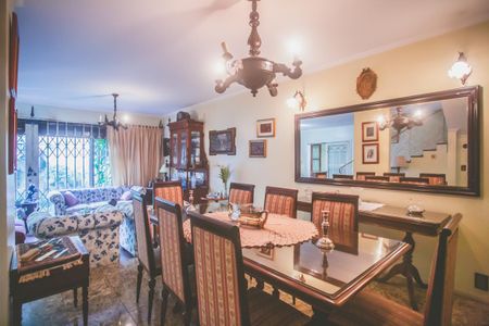 Casa à venda com 236m², 3 quartos e 3 vagasSala