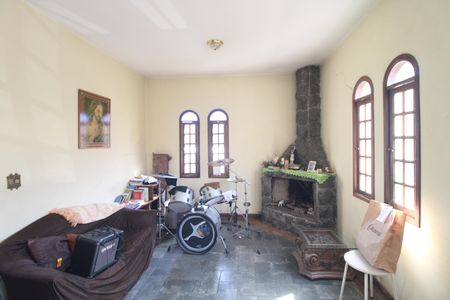 Casa à venda com 200m², 4 quartos e 4 vagasSala