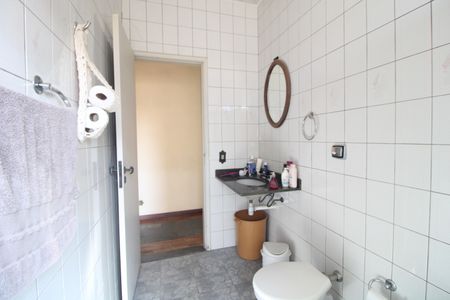 Casa à venda com 200m², 4 quartos e 4 vagasBanheiro da Suíte 2