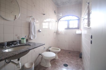 Casa à venda com 200m², 4 quartos e 4 vagasBanheiro da Suíte 2