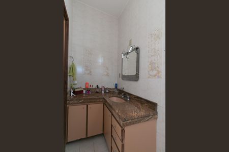 Casa à venda com 301m², 4 quartos e 4 vagas Casa à venda com 301m², 4 quartos e 4 vagasBanheiro da Suíte