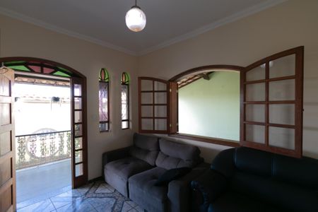 Casa à venda com 301m², 4 quartos e 4 vagas Casa à venda com 301m², 4 quartos e 4 vagasSala