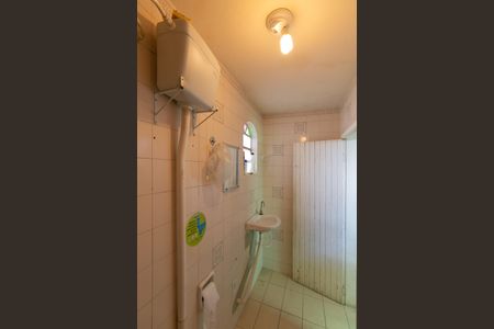 Casa à venda com 301m², 4 quartos e 4 vagas Casa à venda com 301m², 4 quartos e 4 vagasEdícula -Banheiro