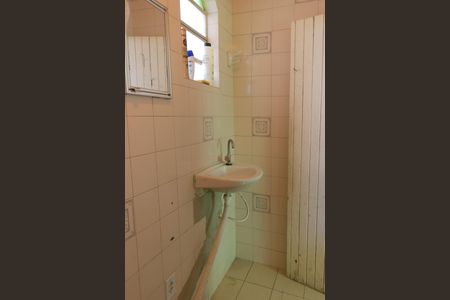 Casa à venda com 301m², 4 quartos e 4 vagas Casa à venda com 301m², 4 quartos e 4 vagasEdícula -Banheiro