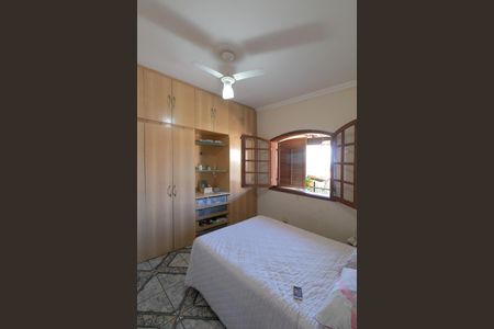 Casa à venda com 301m², 4 quartos e 4 vagas Casa à venda com 301m², 4 quartos e 4 vagasSuíte