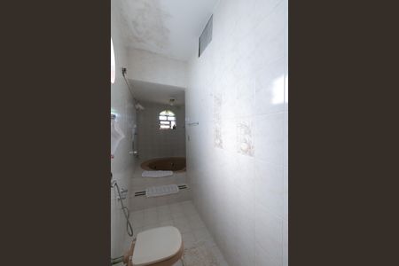 Casa à venda com 301m², 4 quartos e 4 vagas Casa à venda com 301m², 4 quartos e 4 vagasBanheiro da Suíte