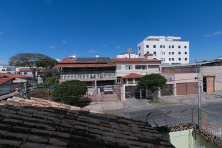 Casa à venda com 301m², 4 quartos e 4 vagas Casa à venda com 301m², 4 quartos e 4 vagasEdícula - Quarto Vista