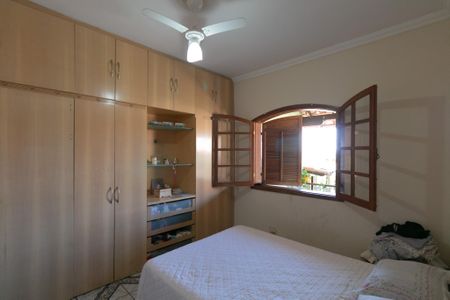 Casa à venda com 301m², 4 quartos e 4 vagas Casa à venda com 301m², 4 quartos e 4 vagasSuíte