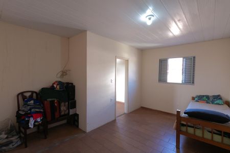 Casa à venda com 301m², 4 quartos e 4 vagas Casa à venda com 301m², 4 quartos e 4 vagasEdícula - Quarto