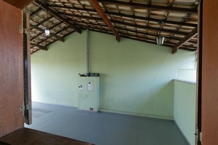 Casa à venda com 301m², 4 quartos e 4 vagas Casa à venda com 301m², 4 quartos e 4 vagasQuarto 2