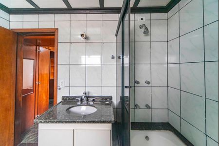 Apartamento à venda com 126m², 3 quartos e 2 vagas Apartamento à venda com 126m², 3 quartos e 2 vagasBanheiro da Suíte