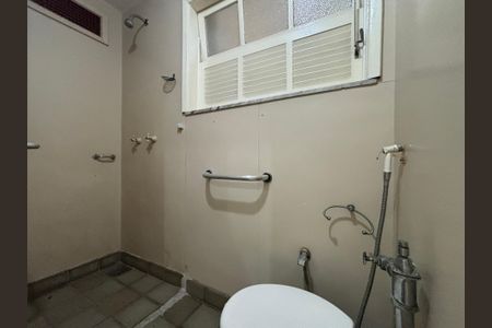 Apartamento à venda com 285m², 4 quartos e 3 vagasBanheiro social